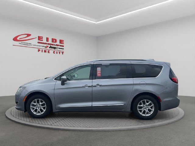 Used 2020 Chrysler Pacifica Touring-L FWD image 6