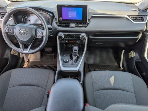 Used 2025 Toyota RAV4 XLE AWD/4WD image 4