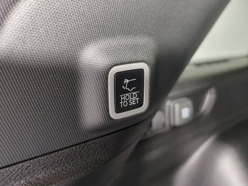 Used 2025 Jeep Grand Cherokee Limited AWD/4WD image 15