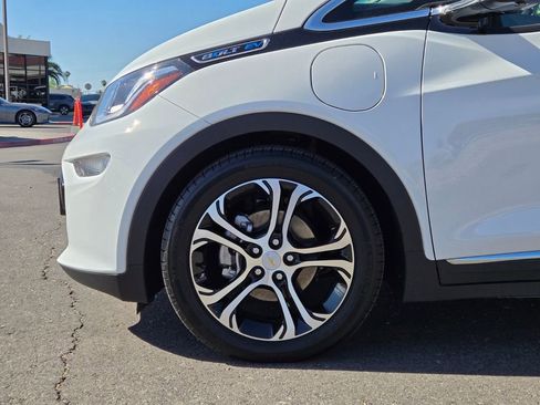 Used 2021 Chevrolet Bolt Premier w/ Infotainment Package FWD image 9