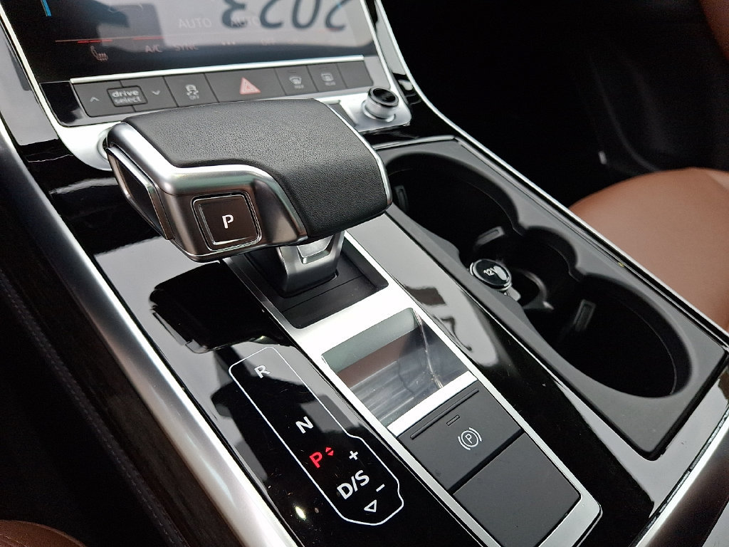 Used 2023 Audi Q7 3.0T Premium Plus AWD/4WD image 16