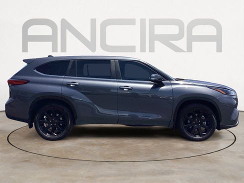 Used 2023 Toyota Highlander LE FWD image 14