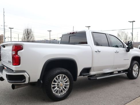 Used 2023 Chevrolet Silverado 2500 High Country w/ Technology Package image 7
