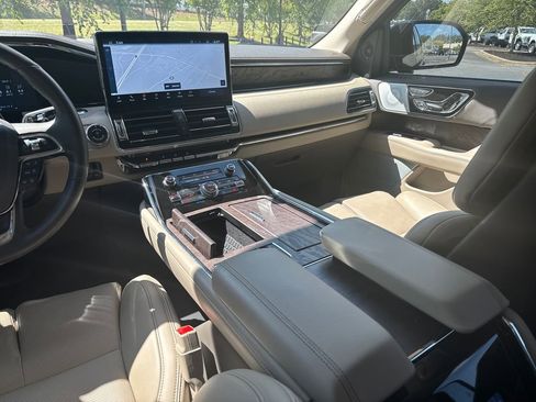Used 2024 Lincoln Navigator Reserve AWD/4WD image 31