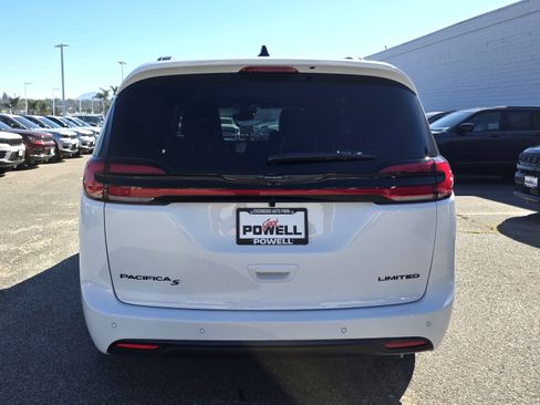 New 2026 Chrysler Pacifica Limited w/ S Appearance Package image 4
