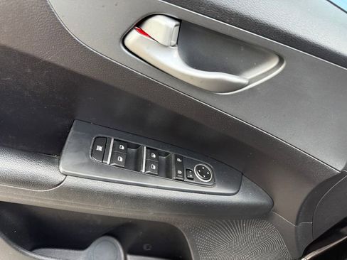 Used 2020 Kia Forte LXS FWD image 11