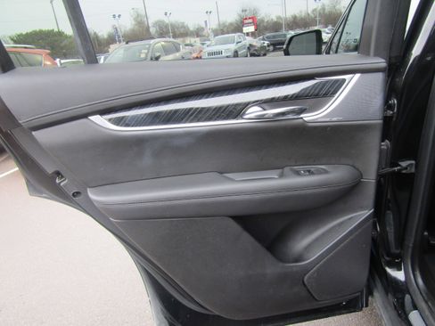 Used 2020 Cadillac XT6 Premium Luxury image 18