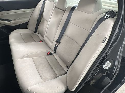 Used 2024 Nissan Altima 2.5 SV image 12