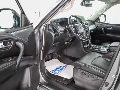 Used 2022 Nissan Armada SV w/ SV Appearance Package RWD image 3