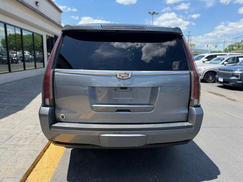 Used 2018 Cadillac Escalade ESV Luxury RWD image 8