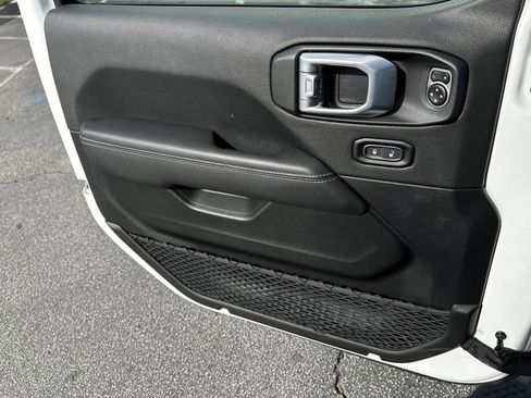 Used 2023 Jeep Wrangler Unlimited Sahara w/ Cold Weather Group image 15