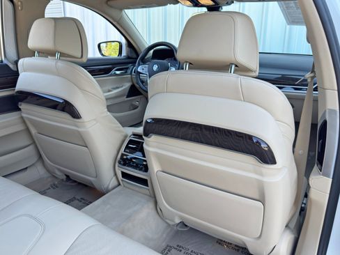 Used 2020 BMW 750i xDrive w/ Executive Package image 37