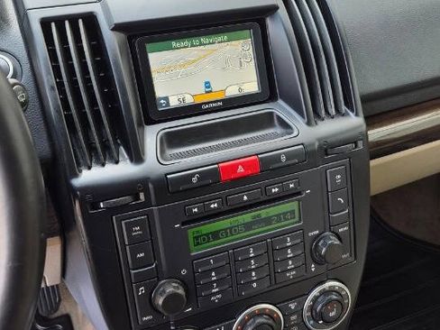 Used 2012 Land Rover LR2 HSE image 44