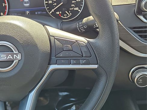 Used 2025 Nissan Altima 2.5 SV image 18