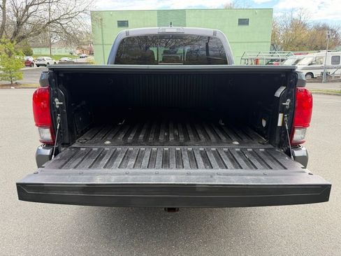 Used 2018 Toyota Tacoma TRD Sport AWD/4WD image 6