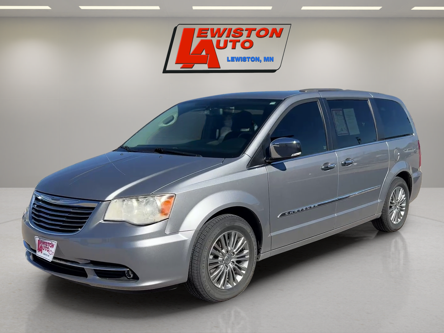 Used 2014 Chrysler Town & Country Touring-L w/ Driver Convenience Group FWD image 1