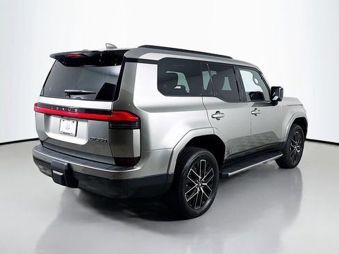 Used 2024 Lexus GX 550 AWD/4WD image 5