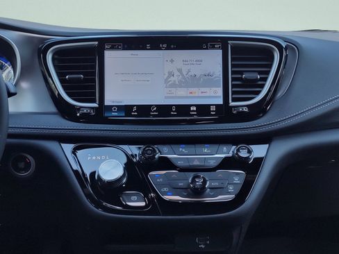 New 2026 Chrysler Pacifica Select image 13