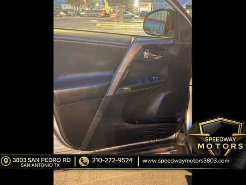 Used 2018 Toyota RAV4 SE w/ Power Extra Value Package FWD image 13