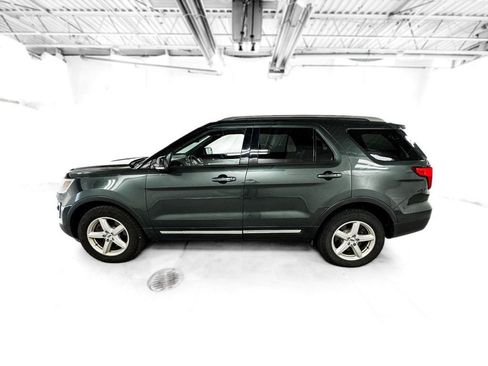 Used 2016 Ford Explorer XLT w/ Equipment Group 202A image 3