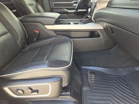 Used 2022 RAM 1500 Laramie AWD/4WD image 17