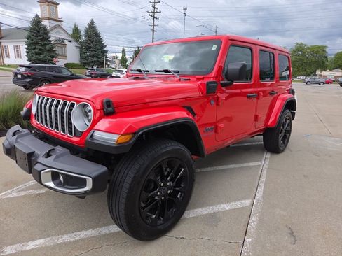 Certified 2025 Jeep Wrangler Unlimited Sahara w/ Safety Group AWD/4WD image 6