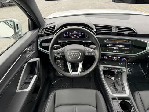 Used 2024 Audi Q3 2.0T Premium image 3
