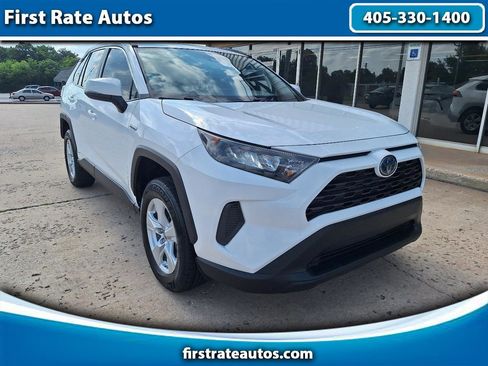 Used 2021 Toyota RAV4 LE AWD/4WD image 1