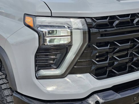 Certified 2025 Chevrolet Silverado 2500 ZR2 w/ Technology Package AWD/4WD image 10