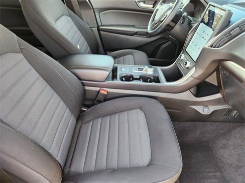 Used 2024 Ford Edge SE w/ Black Appearance Package image 14