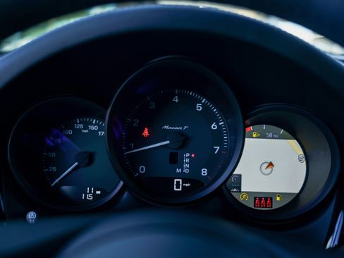 New 2026 Porsche Macan Turbo image 19