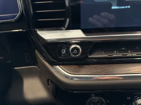 Used 2024 GMC Sierra 1500 SLT w/ SLT Premium Package image 27