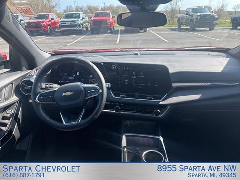 Used 2025 Chevrolet Equinox LT image 23
