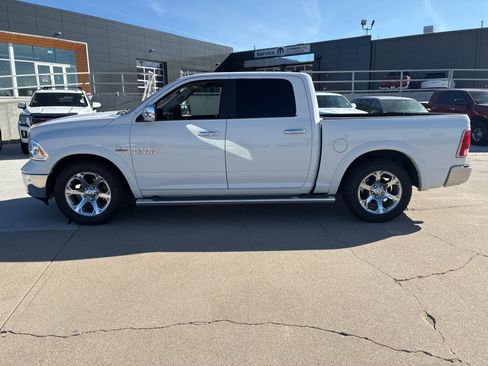 Used 2017 RAM 1500 Laramie w/ Convenience Group AWD/4WD image 2