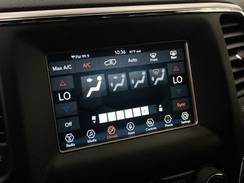 Used 2021 Jeep Grand Cherokee Laredo RWD image 4