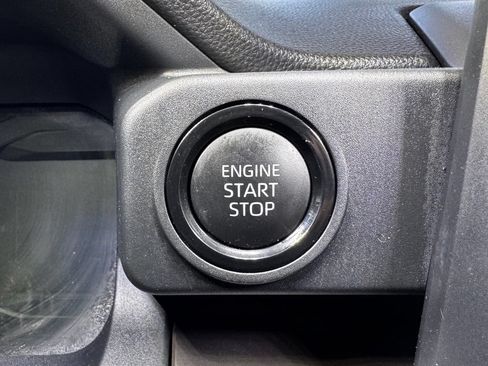 Used 2025 Toyota Tacoma SR5 AWD/4WD image 29