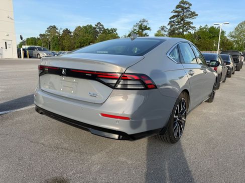 Used 2024 Honda Accord Touring image 6