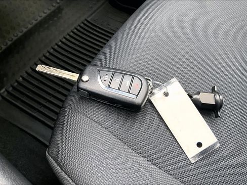 Used 2021 Toyota Corolla LE image 14