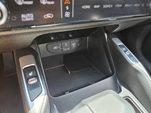 Certified 2024 Kia Sorento S w/ Panoramic Sunroof Package FWD image 25