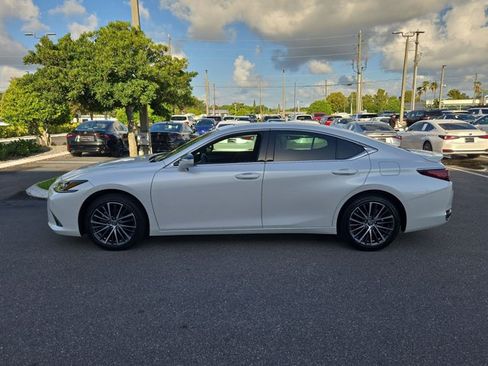 Used 2025 Lexus ES 300h w/ Premium Package FWD image 9