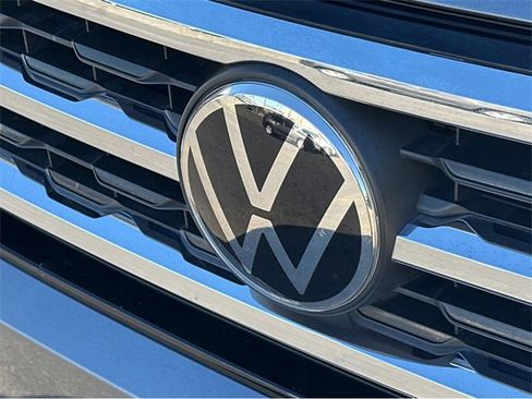 Used 2021 Volkswagen Atlas SEL R-Line image 37