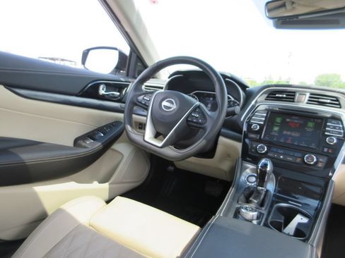 Used 2023 Nissan Maxima Platinum w/ Sport Mat Group FWD image 25