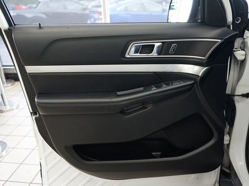 Used 2016 Ford Explorer XLT w/ Equipment Group 202A image 21
