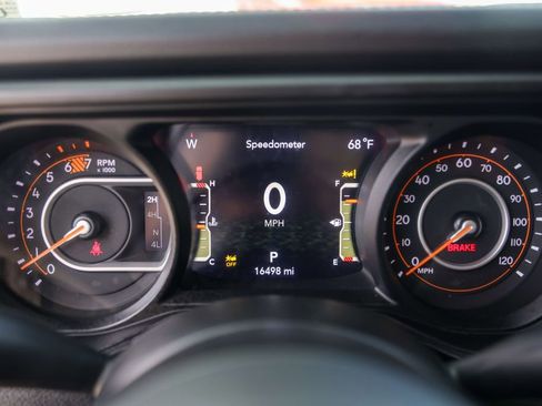 Used 2024 Jeep Wrangler Unlimited Rubicon w/ Convenience Group image 11