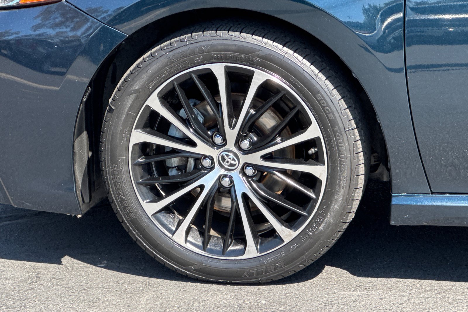 Used 2018 Toyota Camry SE w/ Moonroof Package FWD image 30