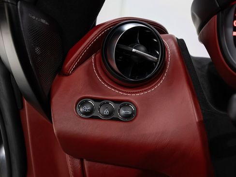 Used 2024 McLaren 750S Spider image 55