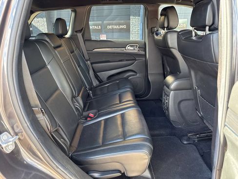 Used 2014 Jeep Grand Cherokee Overland w/ Advanced Technology Group AWD/4WD image 17
