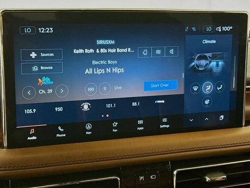 Used 2023 Lincoln Nautilus Reserve w/ Luxury Package AWD/4WD image 13