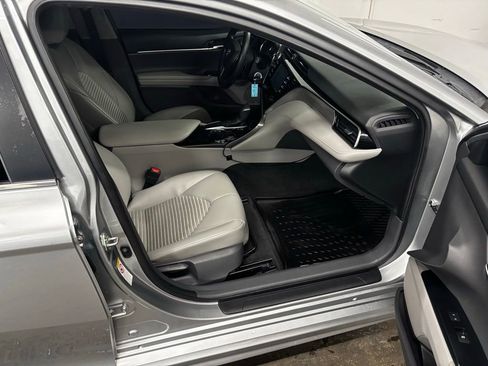 Used 2019 Toyota Camry SE image 25