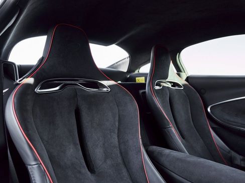 Used 2023 McLaren Artura RWD image 45